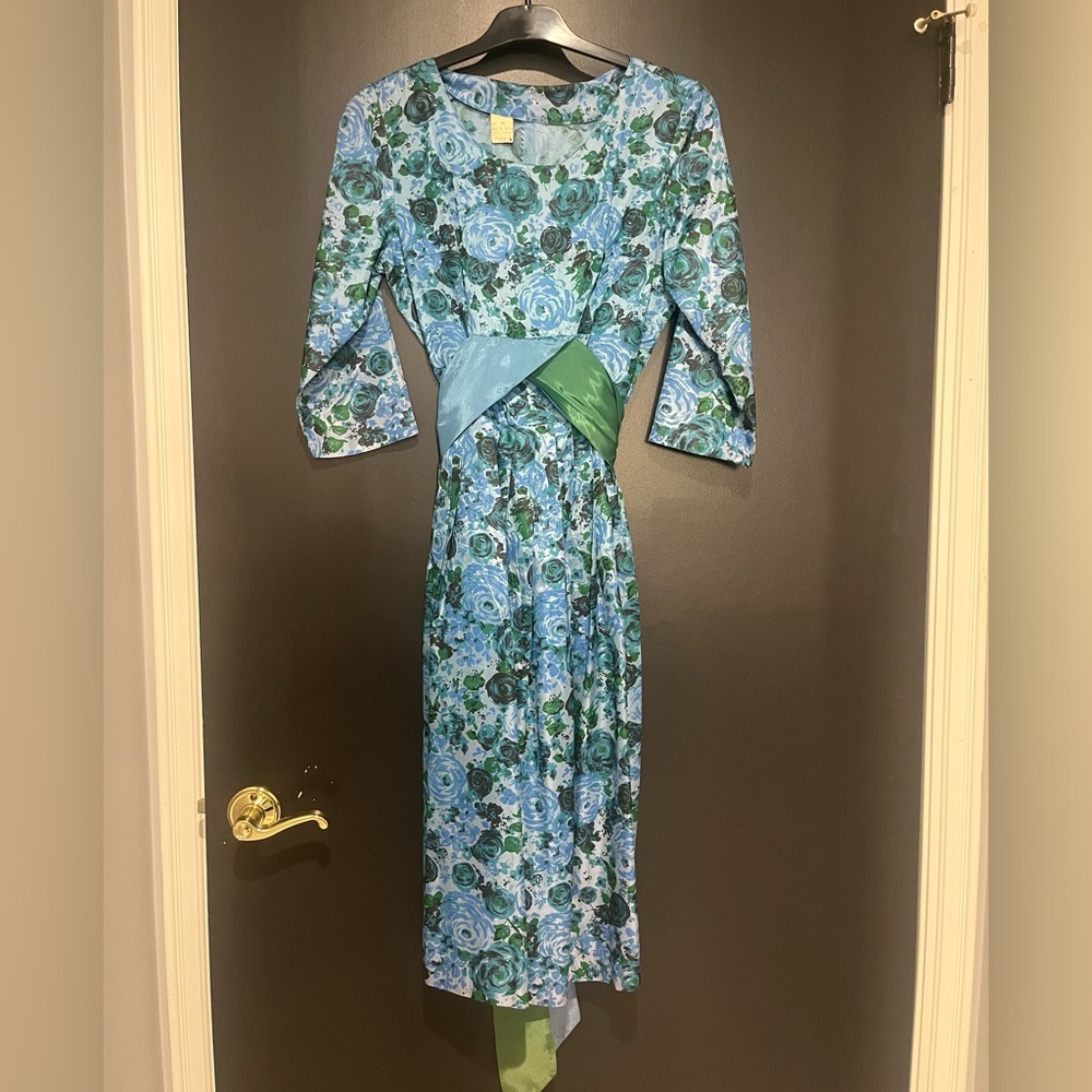 Vintage Floral Blue and Green Women's Dress Roses with Tie Belt and side zip XS